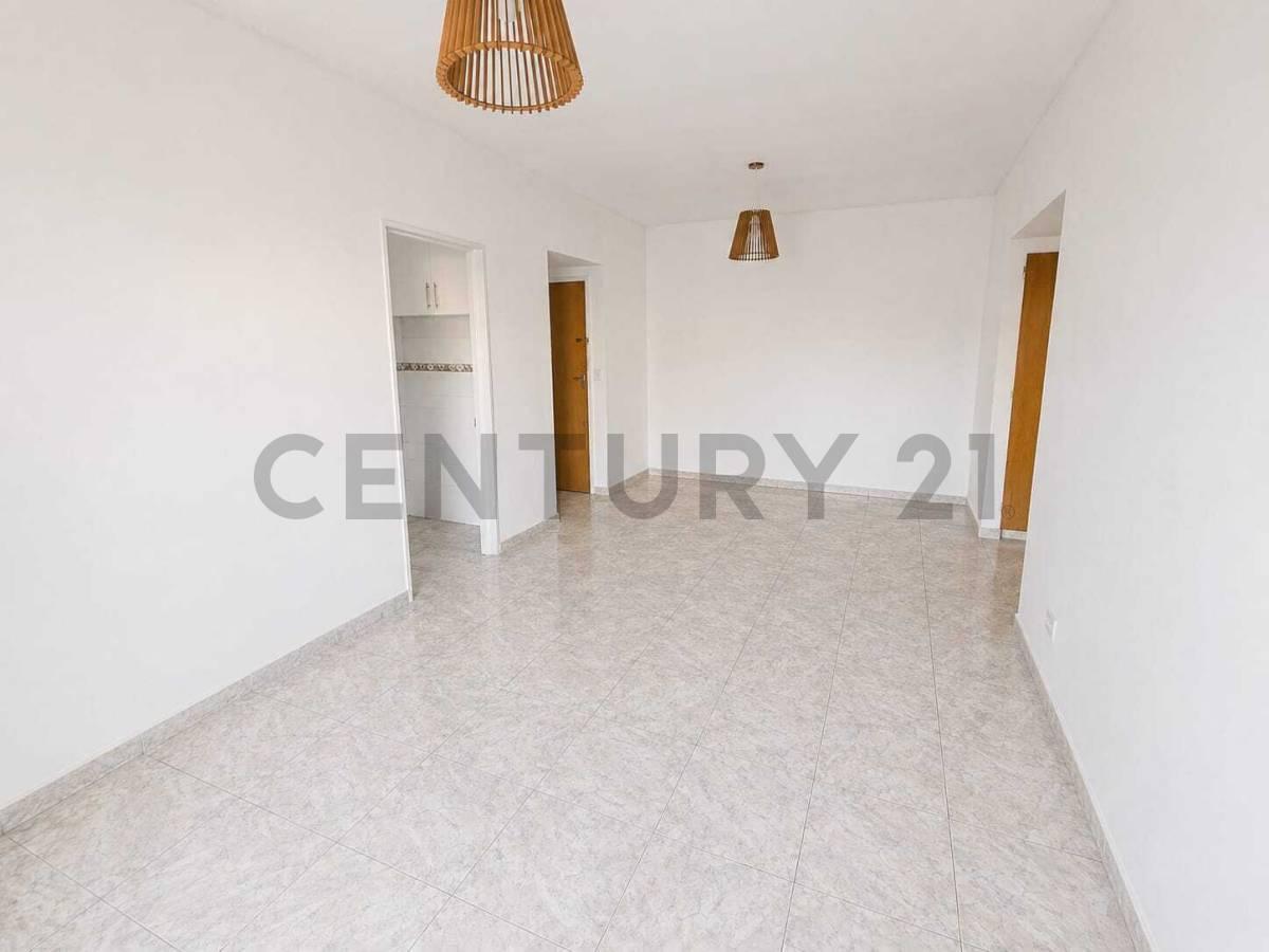 Foto de Departamento en venta 2 ambientes con cochera en Mataderos, imagen 2