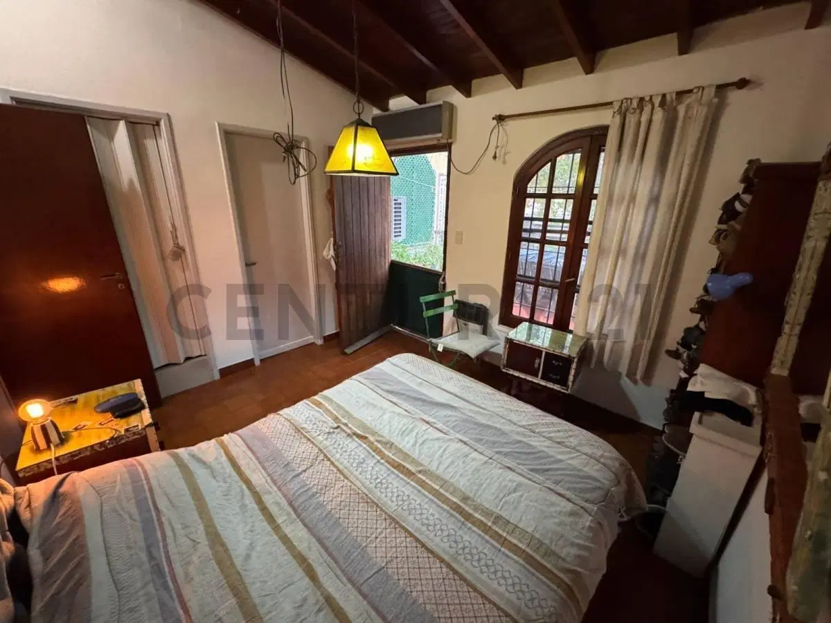 Casa en lote propio con gran potencial – Ubicación estratégica en Saavedra 2