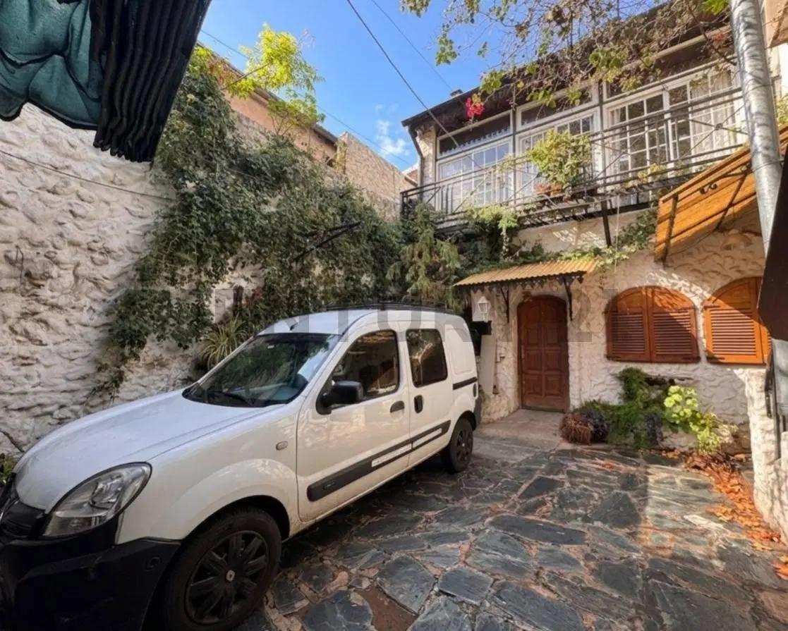 Casa en lote propio con gran potencial – Ubicación estratégica en Saavedra 5