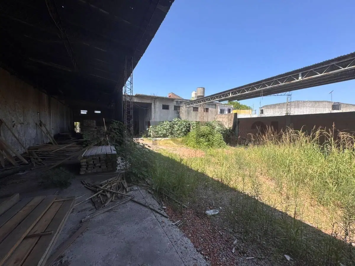DEPÓSITO CON DOBLE FRENTE Y SALIDA A DOS CALLES – LOMA HERMOSA 4