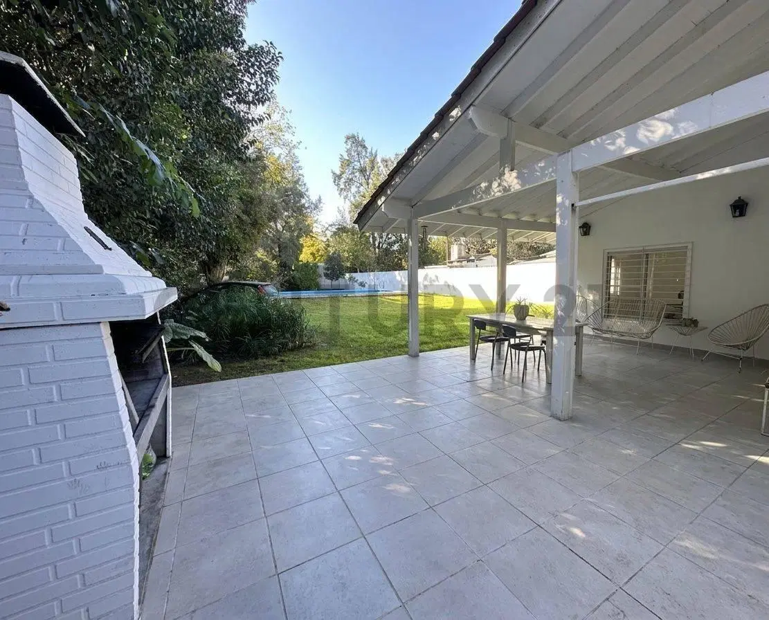 VENTA Impecable Casa Quinta de 5 Ambientes con Gran Parque, Galería y Piscina en Moreno 4
