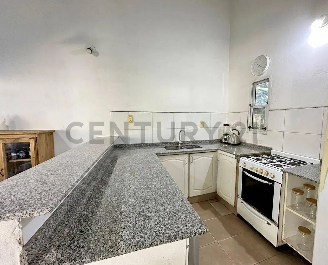 VENTA Impecable Casa Quinta de 5 Ambientes con Gran Parque, Galería y Piscina en Moreno 5