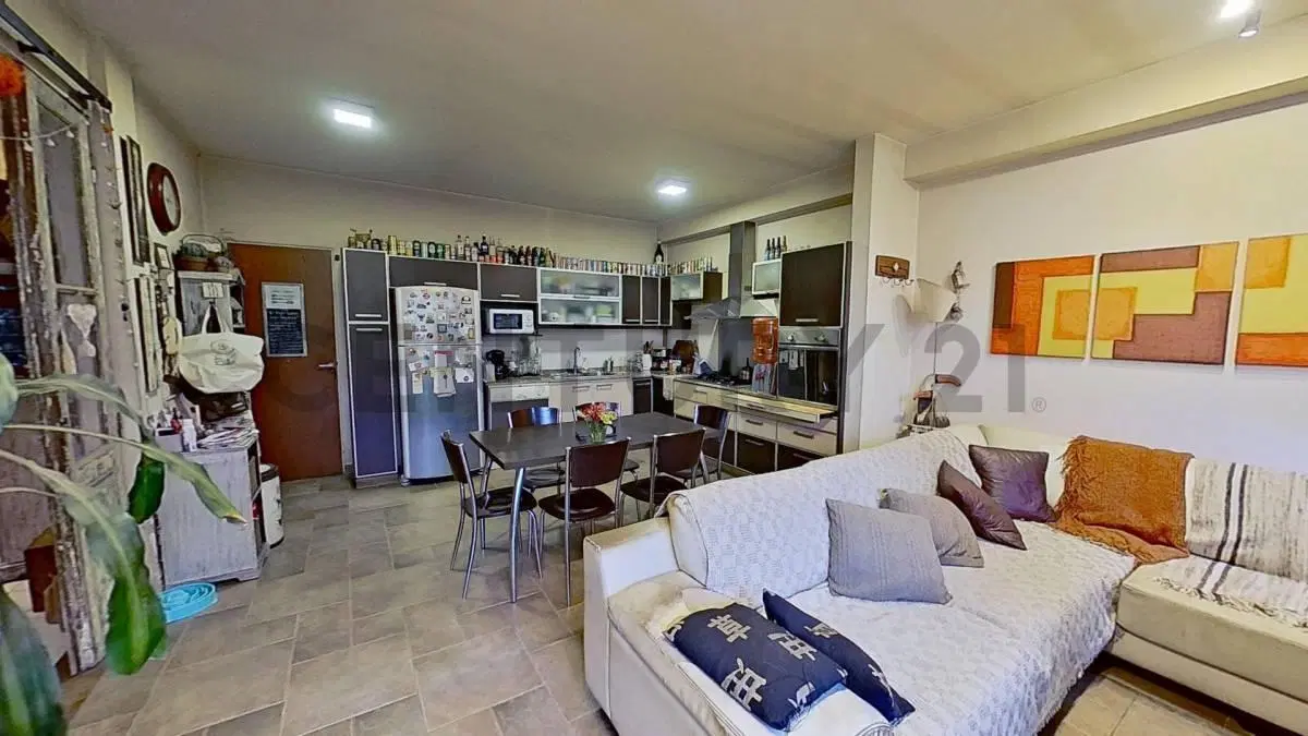 IMPONENTE CASA DE 5 AMBIENTES + ESCRITORIO, COCHERA DOBLE, PISCINA Y FONDO LIBRE 5