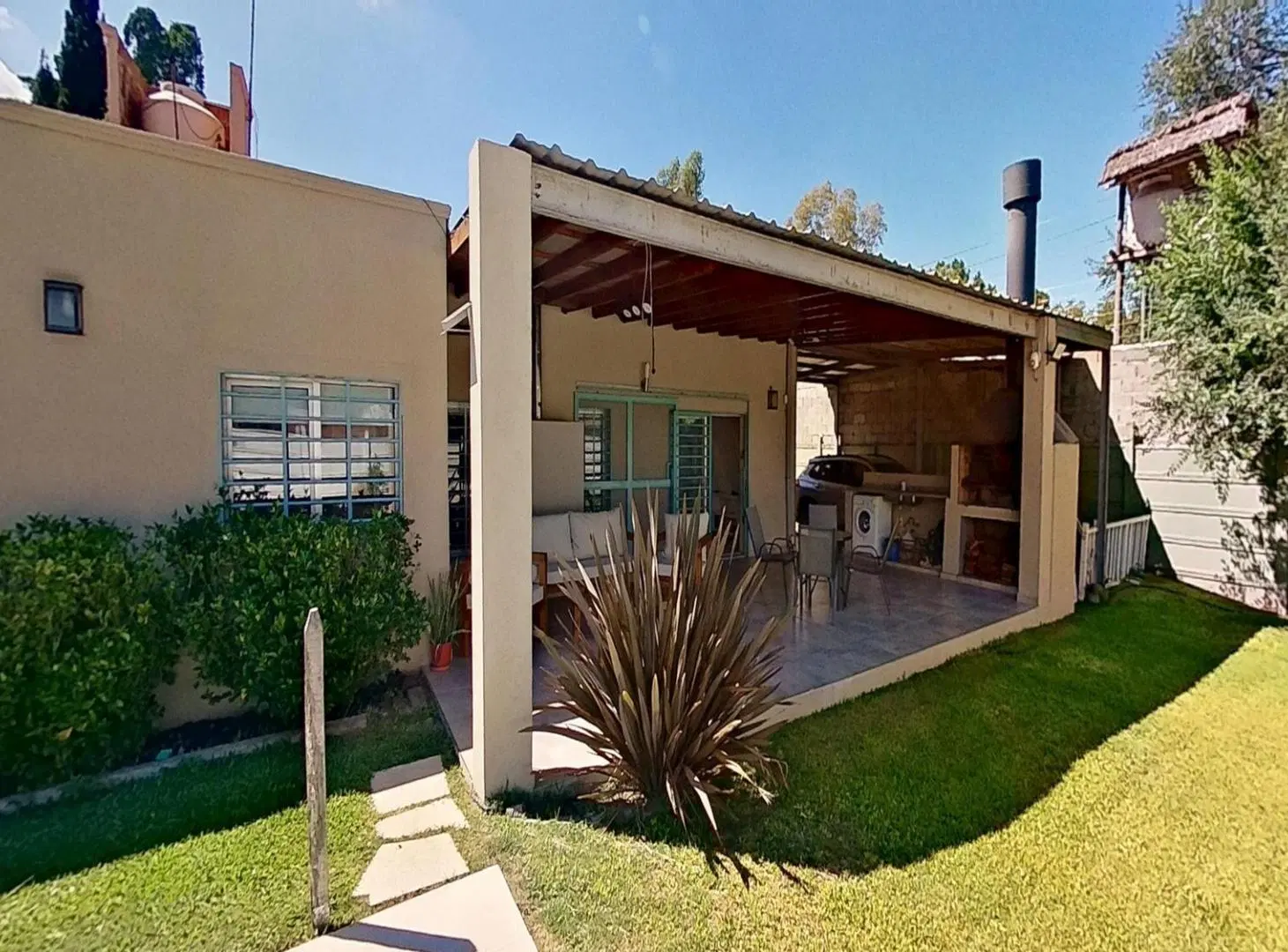 Casa con Parque y Pileta 3