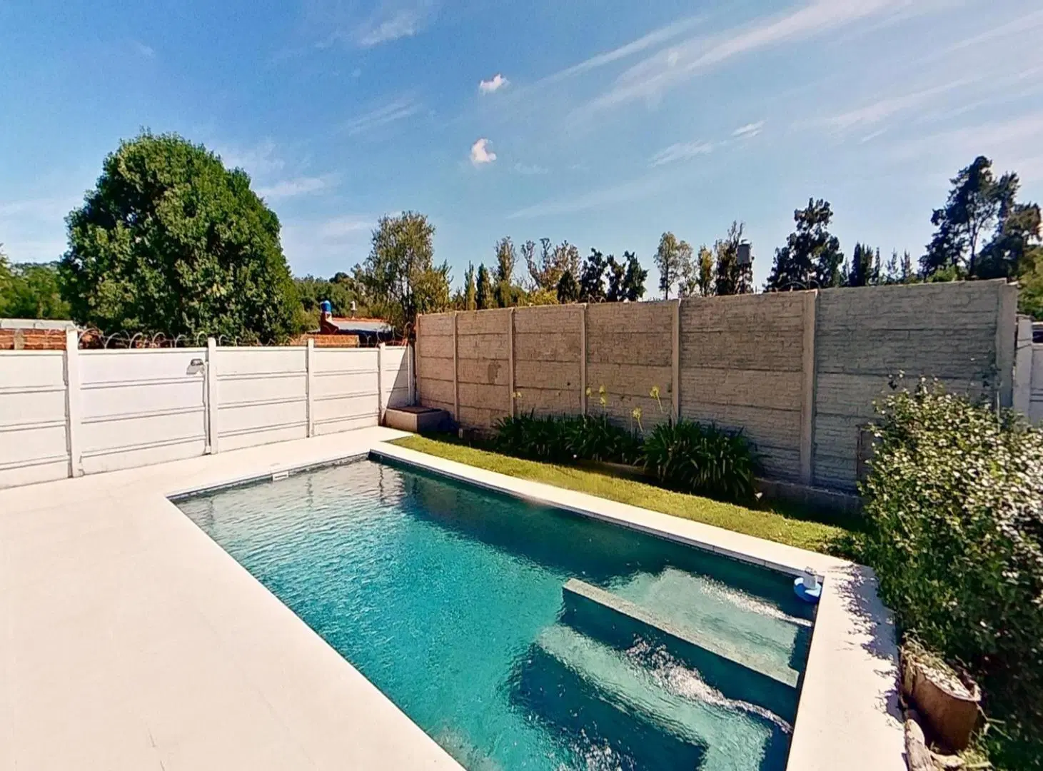 Casa con Parque y Pileta 4