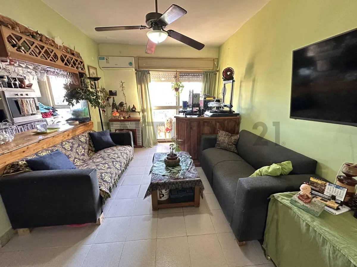 VENDE Excelente Departamento de 4 Ambientes con Balcón al Frente - La Boca 5