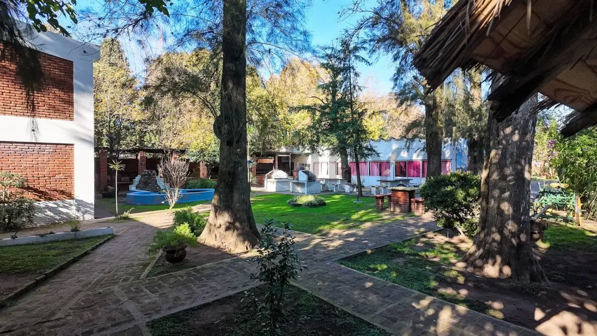complejo recreativo con cabañas, salones para eventos y más de 1 hectárea 4