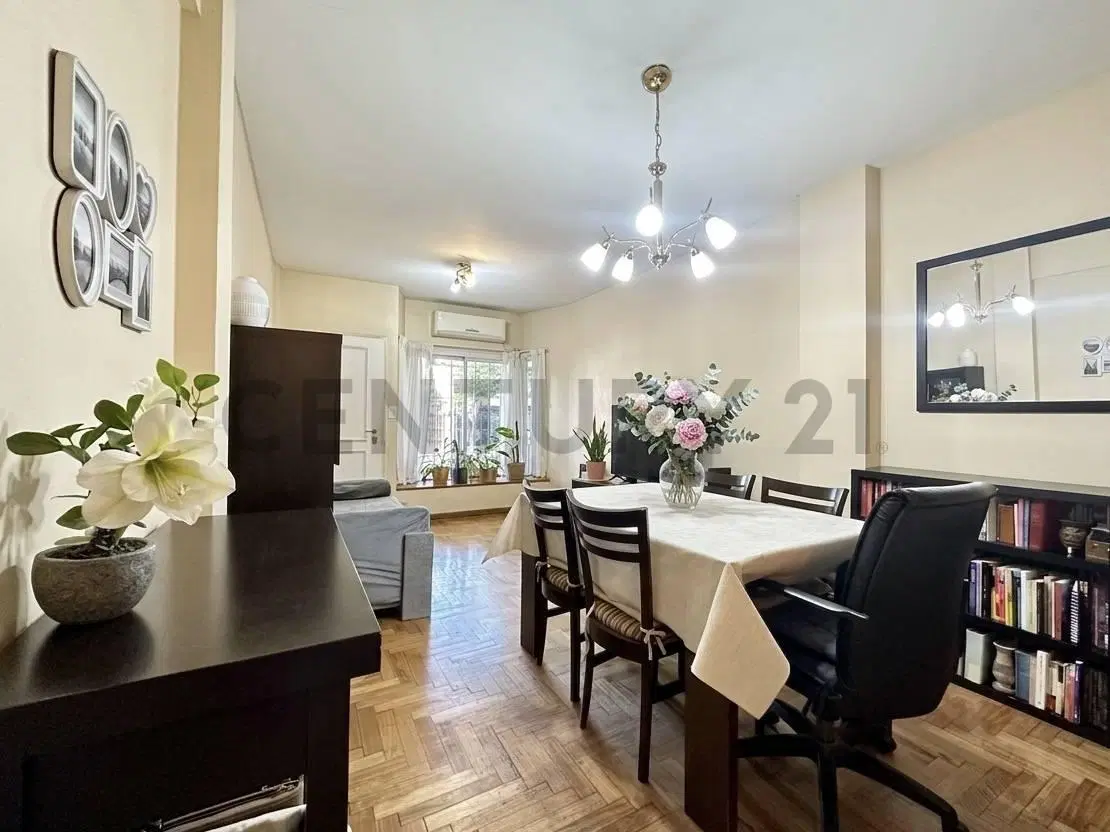 TRÍPLEX 4 AMBIENTES CON COCHERA, PATIO, TERRAZA Y BALCÓN EN PLAZA IRLANDA – CABALLITO 2