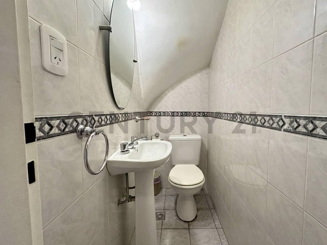 Foto de TRÍPLEX 4 AMBIENTES CON COCHERA, PATIO, TERRAZA Y BALCÓN EN PLAZA, imagen 3