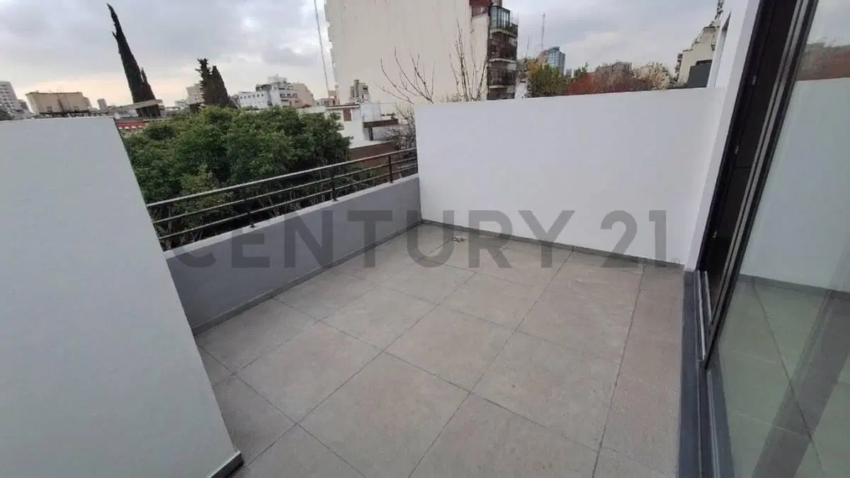 Venta Ambiente y medio CON BALCÓN aterrazado al frente 3