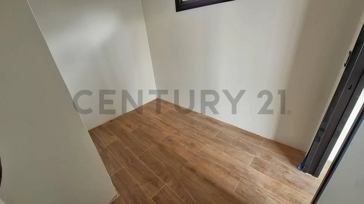 Venta Ambiente y medio CON BALCÓN aterrazado al frente 5