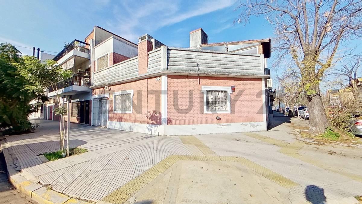 Casa 5 Ambientes con Terraza, Quincho y Cochera VILLA LURO