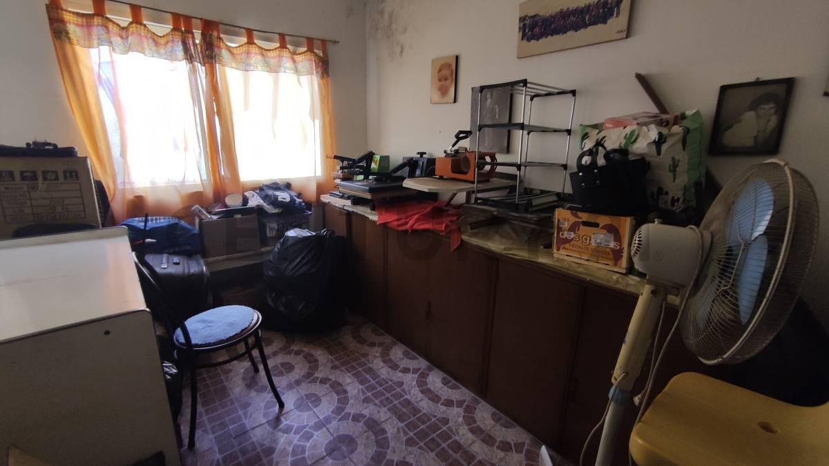 Foto de Venta PH a Refaccionar con Amplio Patio y 3 Dormitorios – Villa Luro, imagen 2