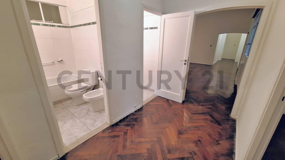 Foto de Venta Semipiso 5 Ambientes con Dependencia, 2 Baños + Baño de Servicio, imagen 3