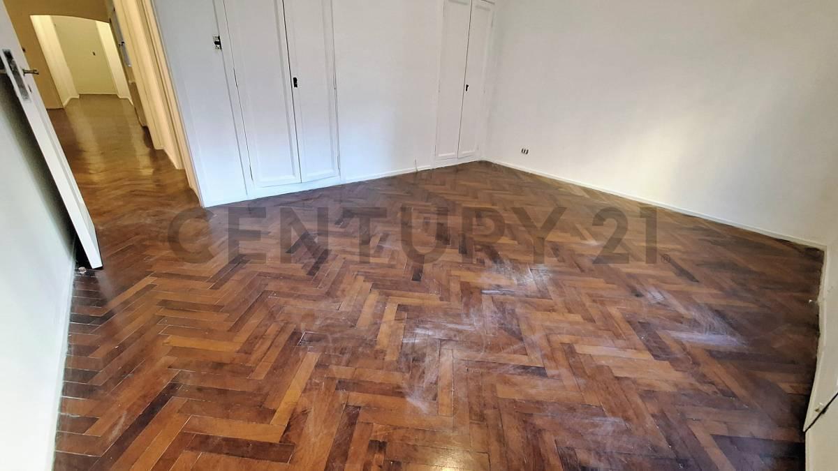 Foto de Venta Semipiso 5 Ambientes con Dependencia, 2 Baños + Baño de Servicio, imagen 2