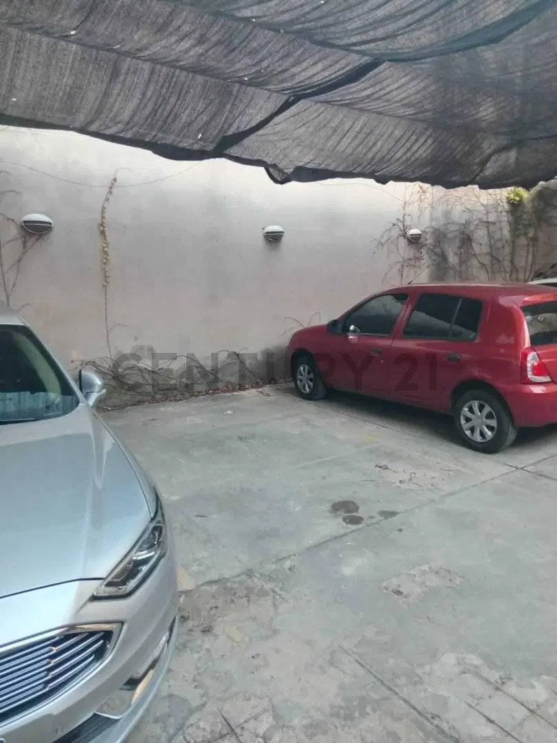 VENTA DE COCHERA EN PLANTA BAJA SOBRE AV BELGRANO 4