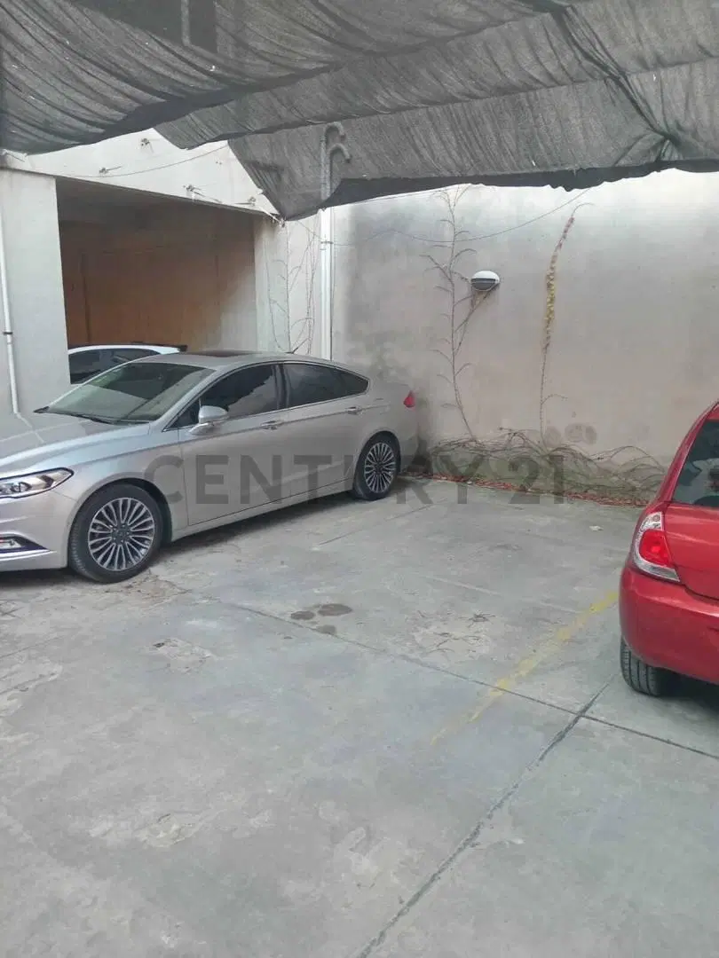 VENTA DE COCHERA EN PLANTA BAJA SOBRE AV BELGRANO 2