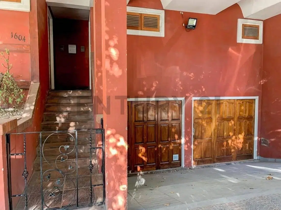 VENTA DE 1 PH O 2 EN EL MISMO LOTE S/EXPENSAS  2 FLIAS CON COCHERAS OPORTUNIDAD!!!!!MULTIFAMILIAR 2