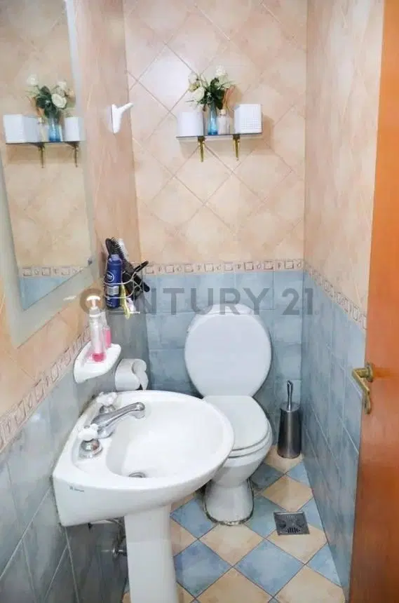 VENTA DE 1 PH O 2 EN EL MISMO LOTE S/EXPENSAS  2 FLIAS CON COCHERAS OPORTUNIDAD!!!!!MULTIFAMILIAR 3