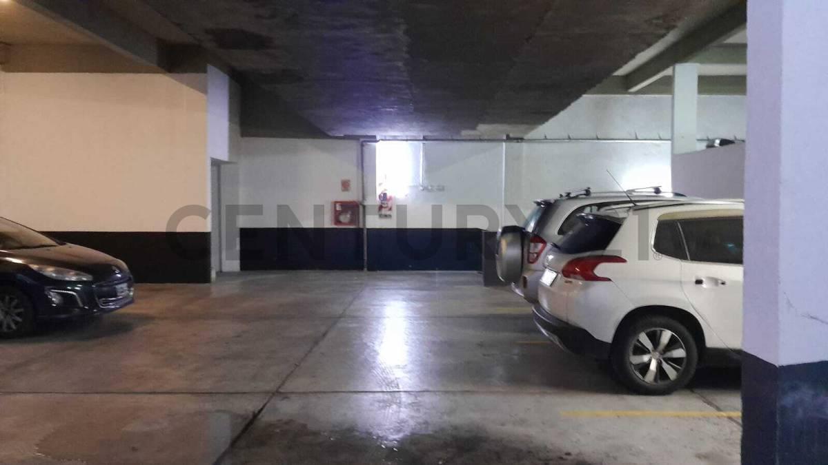 Foto de COCHERA OPORTUNIDAD EDIFICIO DE CATEGORIA, imagen 3
