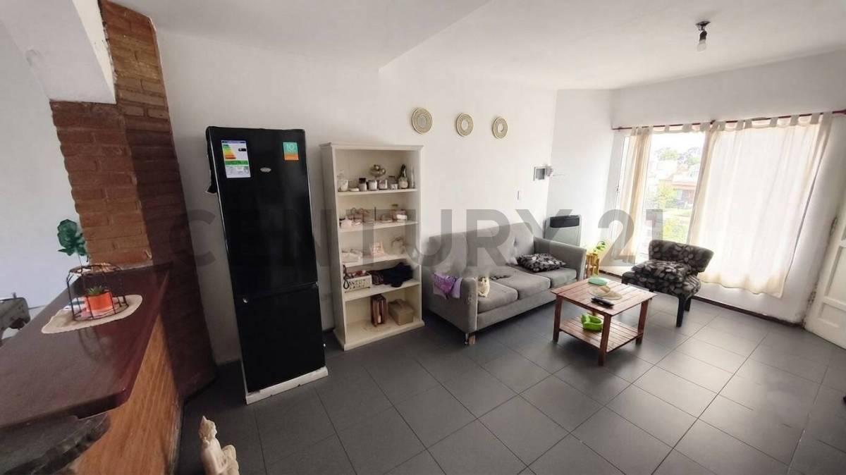 Foto de VENTA DUPLEX 3 AMBIENTES CON COCHERA Y PATIO, imagen 2