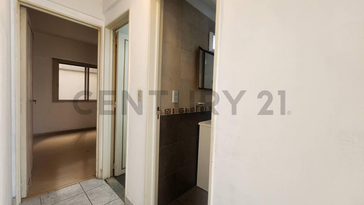 Foto de VENTA Departamento 4 ambientes con cochera en Caballito Norte · Apto, imagen 3