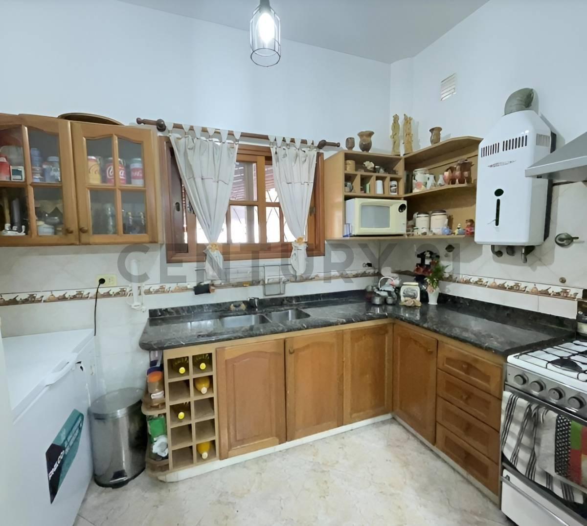 Foto de EXCELENTE OPORTUNIDAD: IDEAL VIVIENDA MULTIFAMILIAR O INVERSIÓN, imagen 1