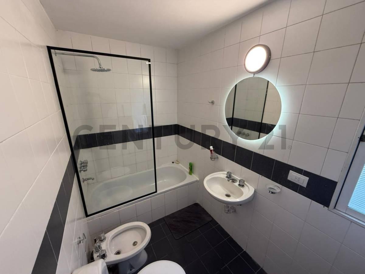 Foto de Oportunidad Única: 2 Ambientes Refaccionado a Estrenar con Gran Terraza, imagen 2