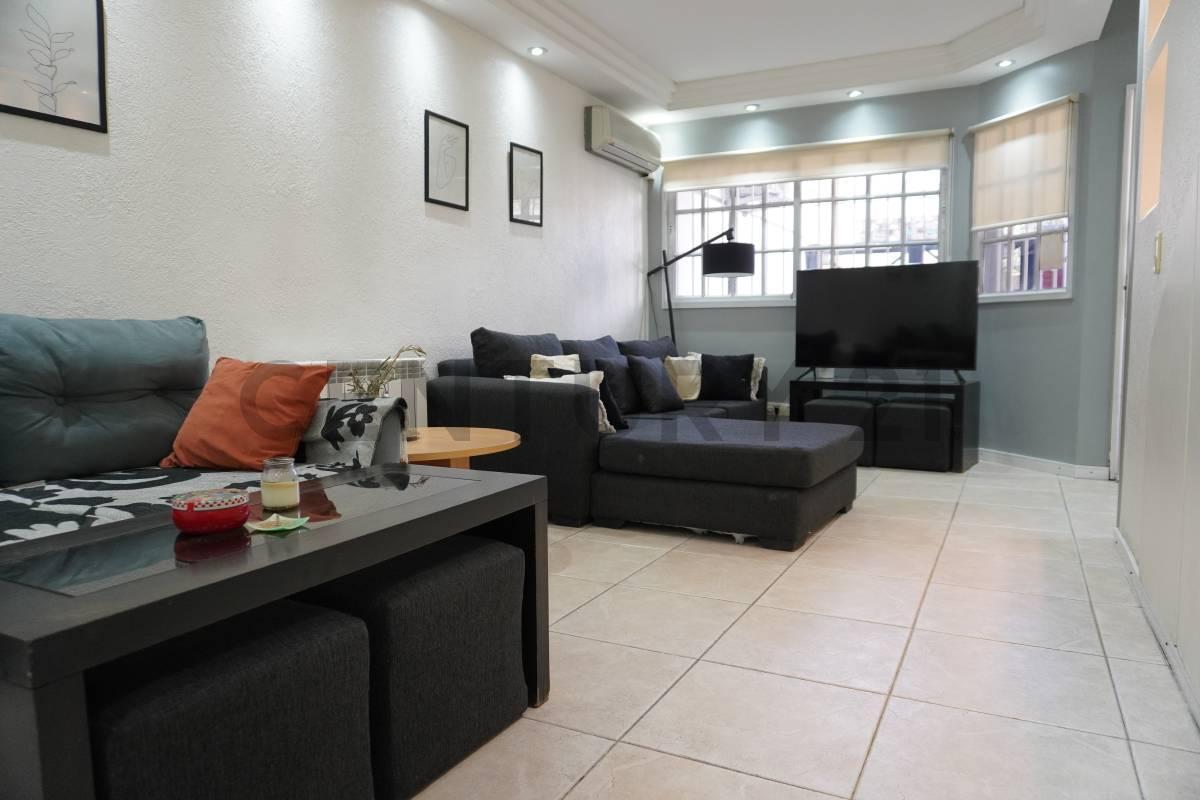 Foto de FLORES - EXCELENTE PH TRÍPLEX DE 5 AMBIENTES CON COCHERA, PATIO Y, imagen 3