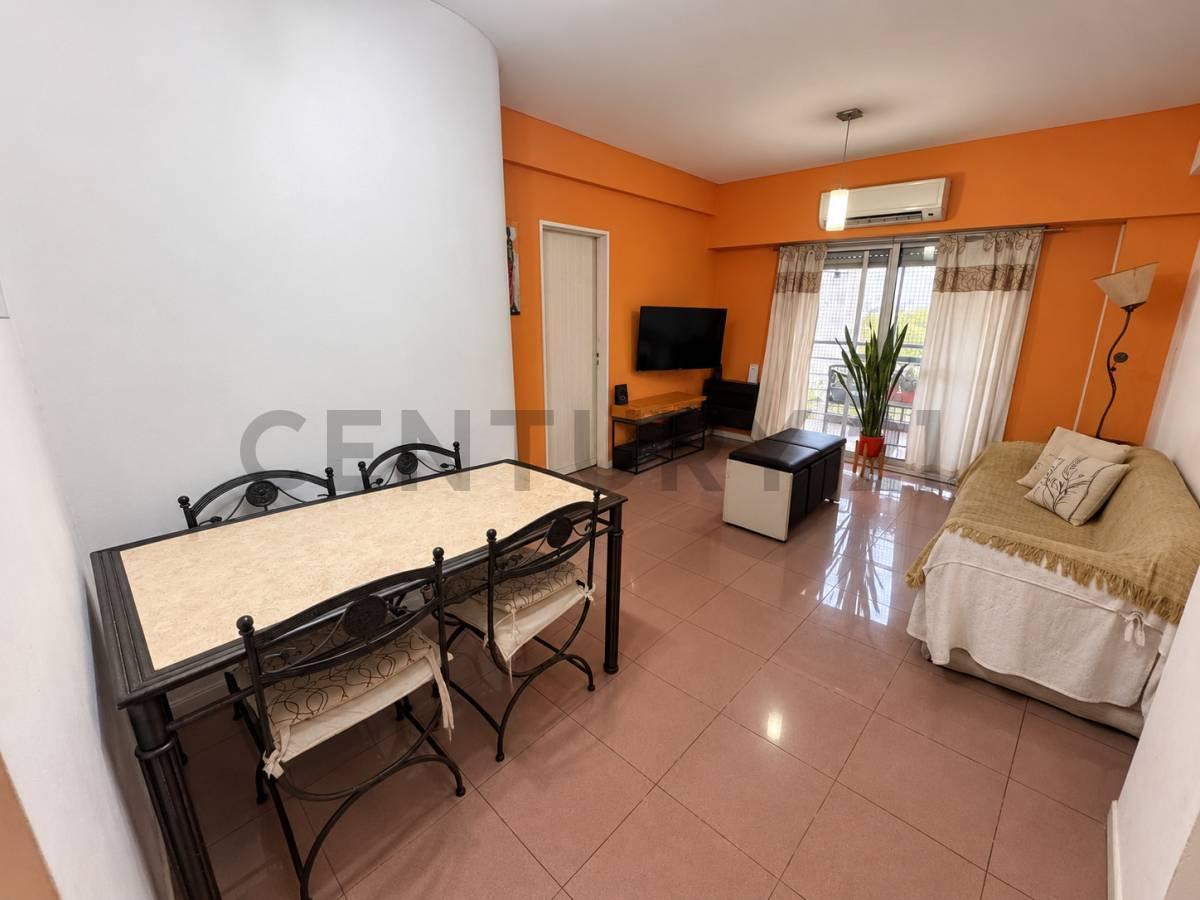 Foto de Venta 2 ambientes con balcón corrido - Piso 8 al frente en Villa Urquiza, imagen 2