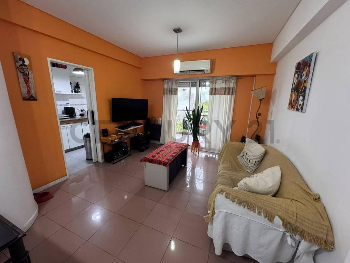 Foto de Venta 2 ambientes con balcón corrido - Piso 8 al frente en Villa Urquiza, imagen 1