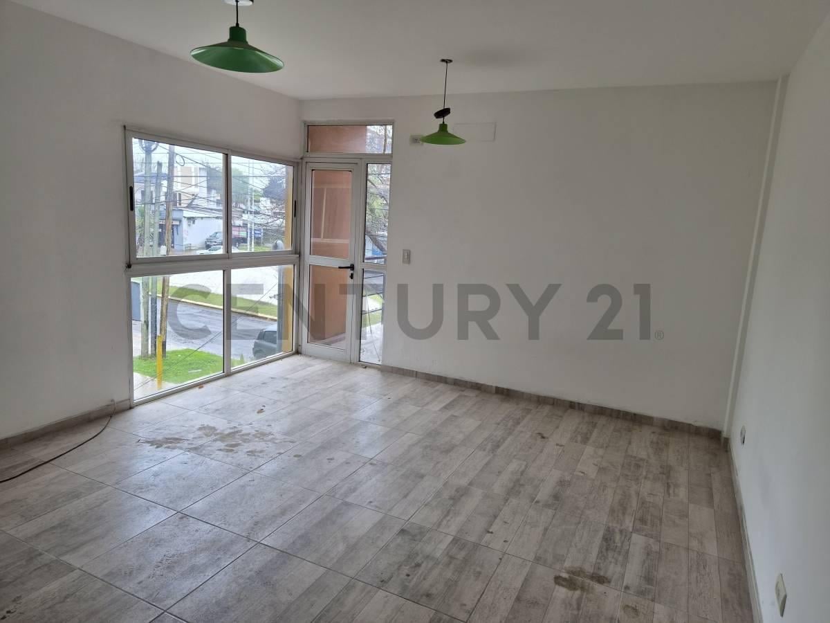 Foto de Oportunidad en Pilar Centro: Monoambiente con Balcón y Ascensor |, imagen 1