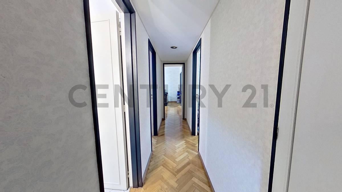 Foto de VENTA departamento al frente de 4 ambientes con palier privado, gran, imagen 3