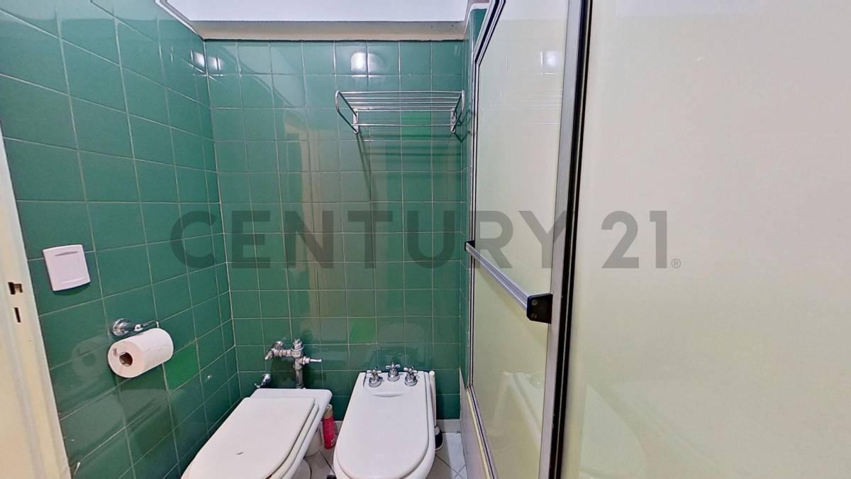 Foto de VENTA departamento al frente de 4 ambientes con palier privado, gran, imagen 4