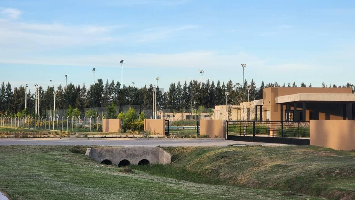 Foto de ESPECTACULAR LOTE EN UNO DE LOS MÁS PROMETEDORES BARRIOS DE CANNING, imagen 3