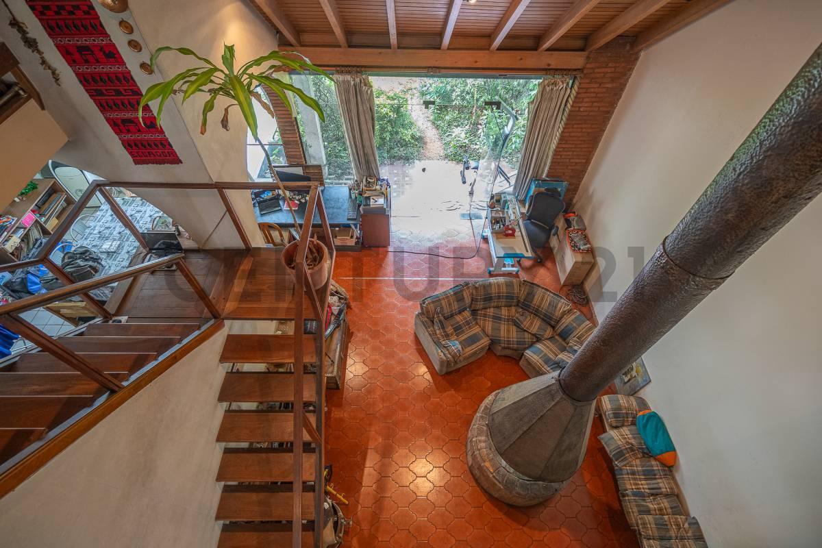 Foto de VENDE Amplia Residencia de 4 Ambientes con cochera y quincho en Villa, imagen 4