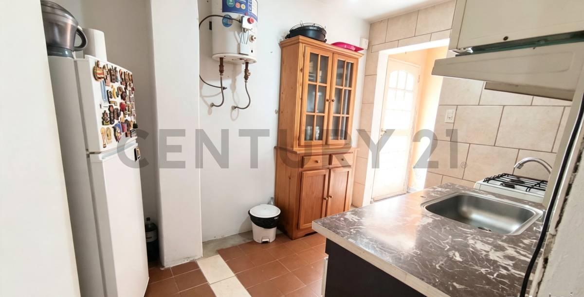 Foto de Venta PH a Refaccionar con Amplio Patio y 3 Dormitorios – Villa Luro, imagen 2