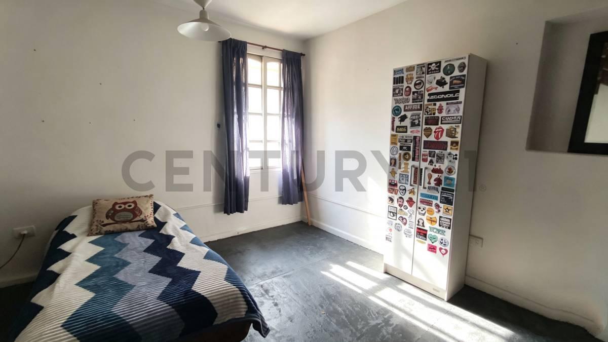 Foto de Venta PH a Refaccionar con Amplio Patio y 3 Dormitorios – Villa Luro, imagen 4