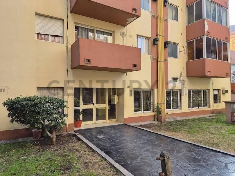 Foto de VENTA DEPARTAMENTO TRES AMBIENTES FLORES SUR, imagen 1