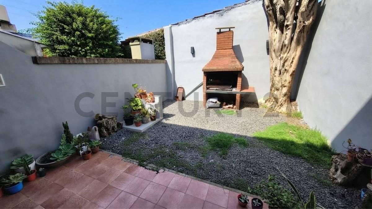 Foto de VENTA DUPLEX 3 AMBIENTES CON COCHERA Y PATIO, imagen 3