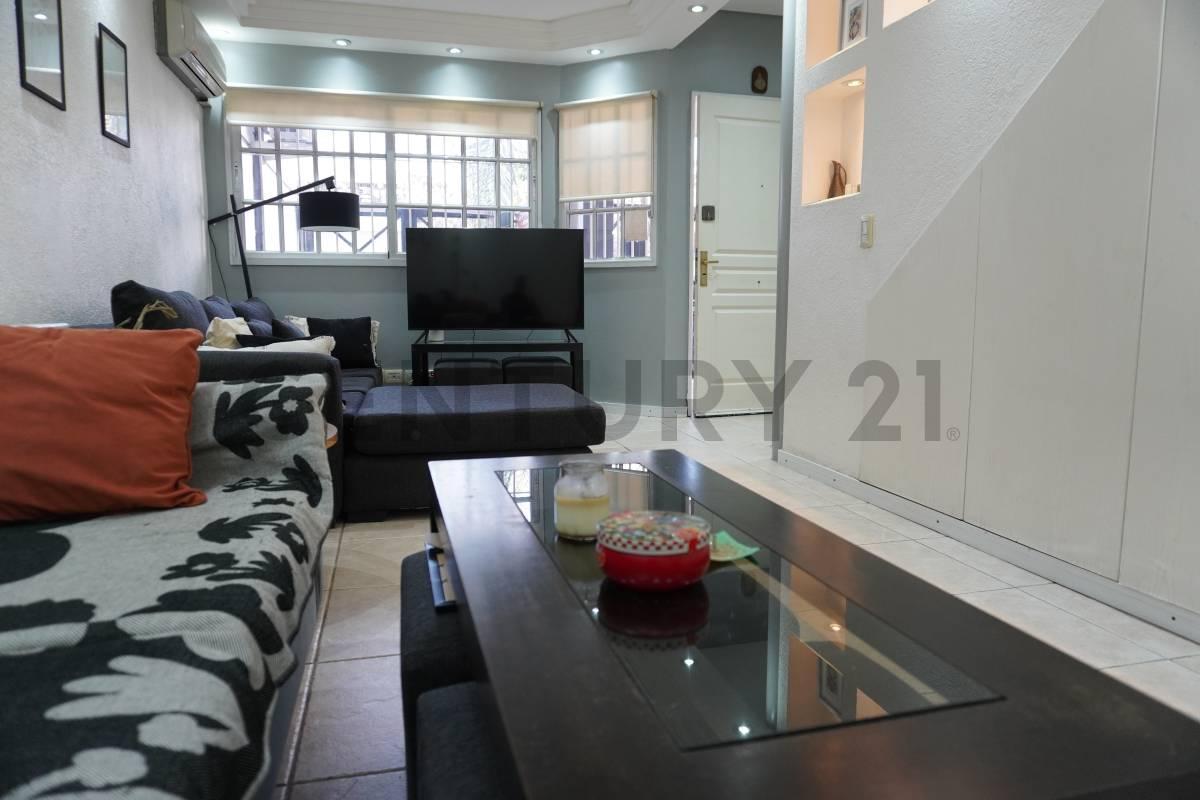 Foto de FLORES - EXCELENTE PH TRÍPLEX DE 5 AMBIENTES CON COCHERA, PATIO Y, imagen 5
