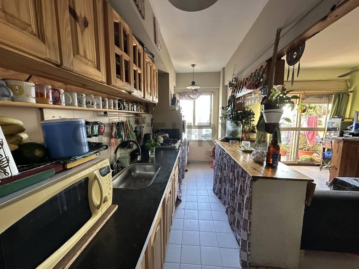 Foto de VENDE Excelente Departamento de 4 Ambientes con Balcón al Frente - La, imagen 3