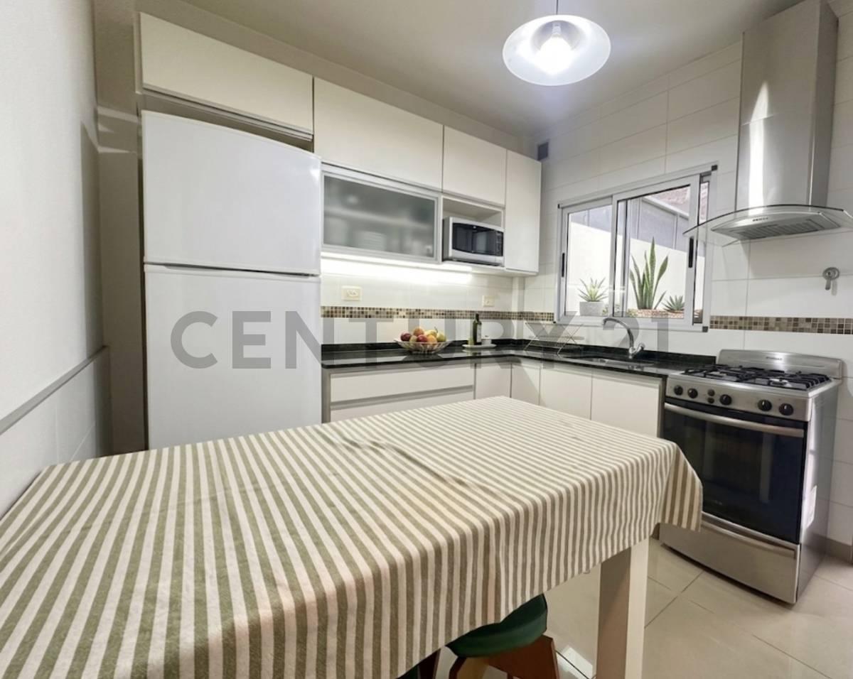Foto de TRÍPLEX 4 AMBIENTES CON COCHERA, PATIO, TERRAZA Y BALCÓN EN PLAZA, imagen 4