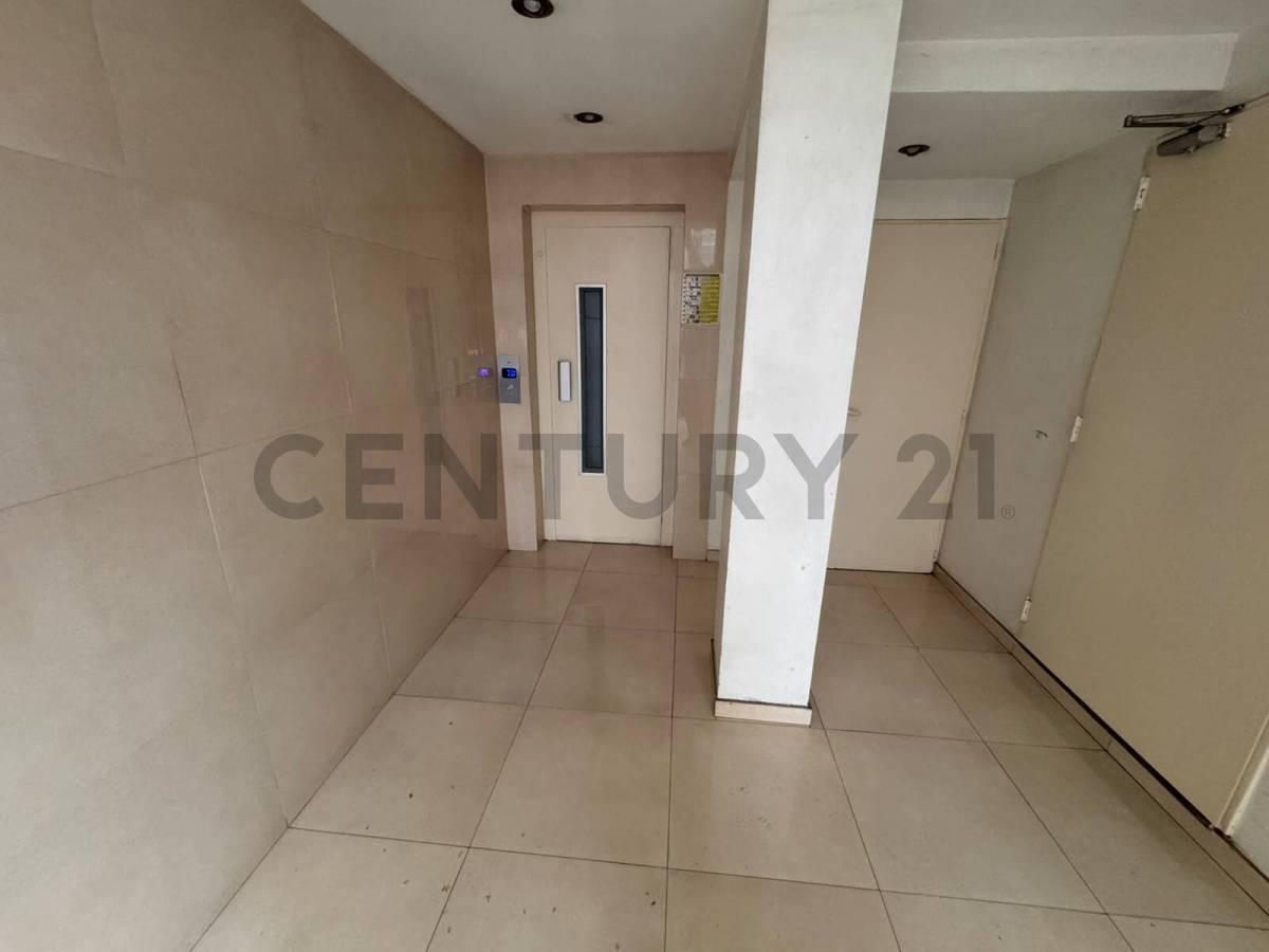 Foto de Venta 2 ambientes con balcón corrido - Piso 8 al frente en Villa Urquiza, imagen 1