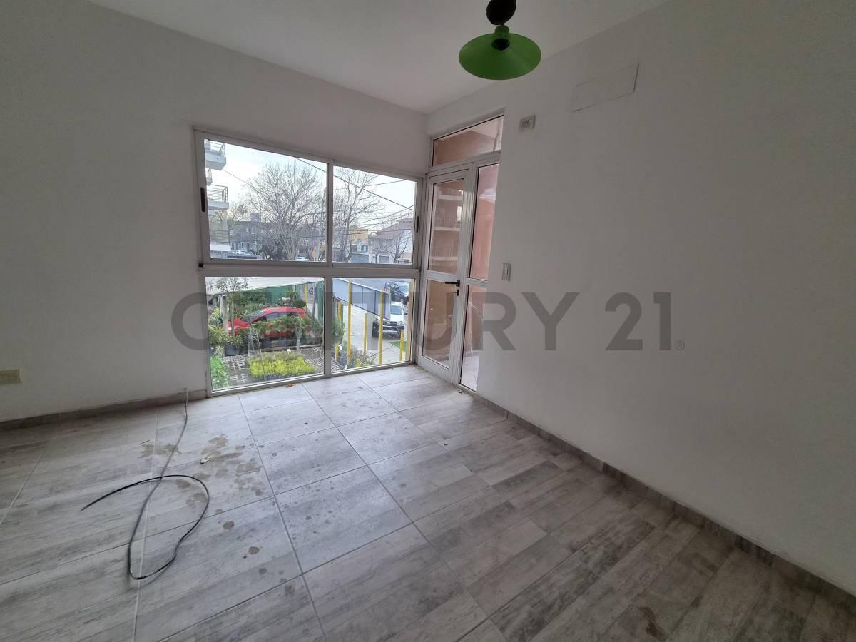Foto de Oportunidad en Pilar Centro: Monoambiente con Balcón y Ascensor |, imagen 2