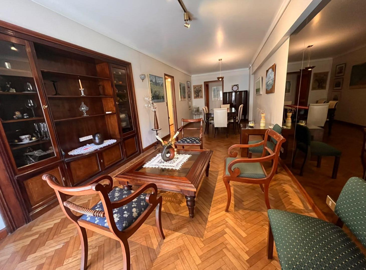 Foto de Departamento 5 ambientes con cochera en venta Recoleta, imagen 2