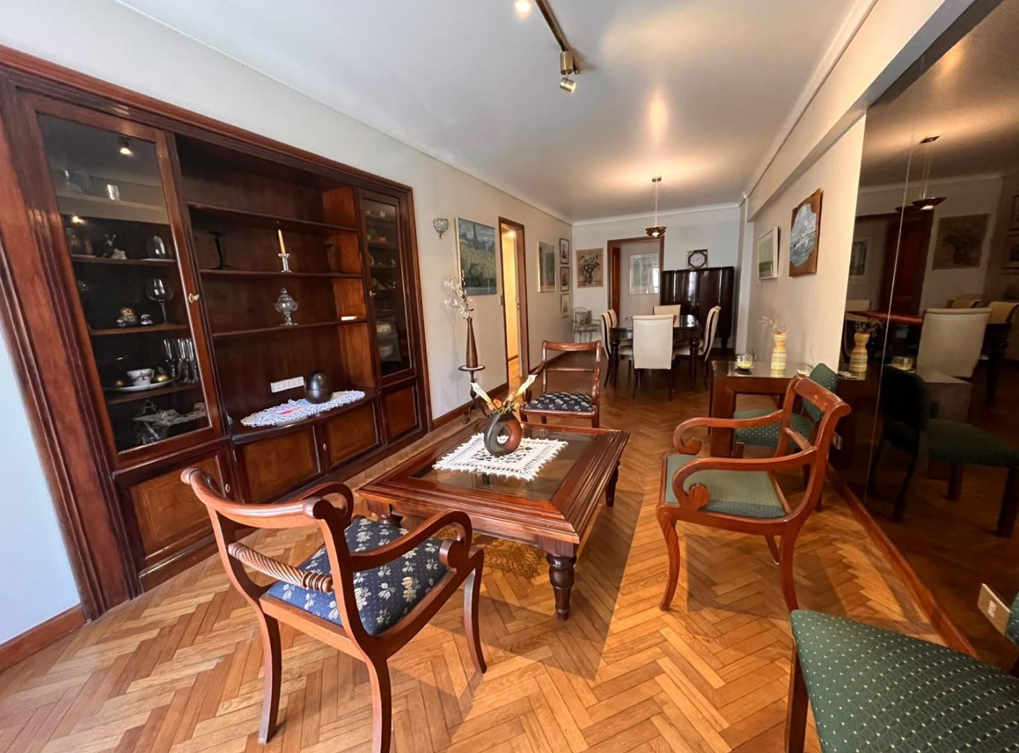 Foto de Departamento 5 ambientes con cochera en venta Recoleta, imagen 1