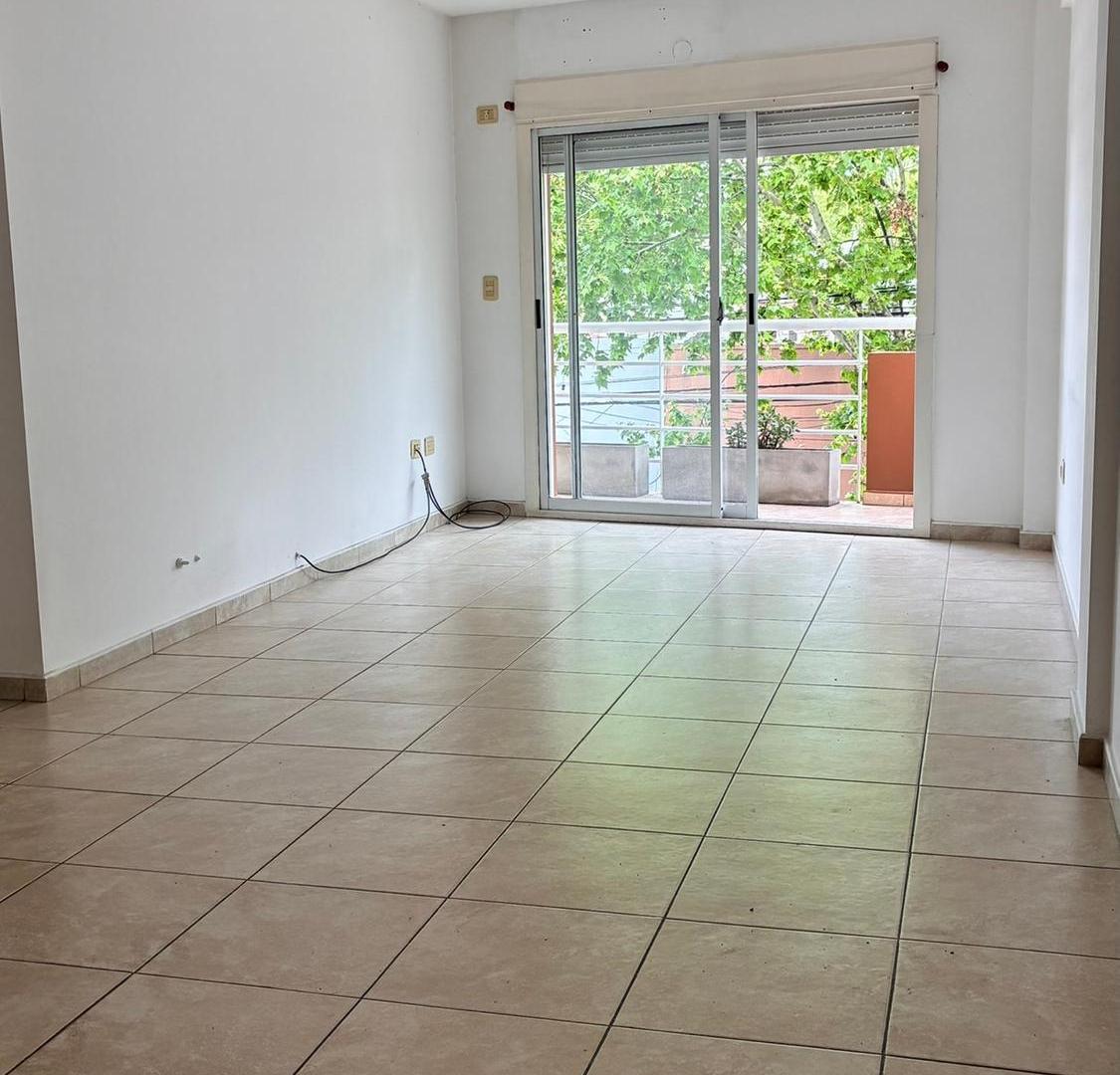 Foto de Departamento en alquiler en monte castro, imagen 2