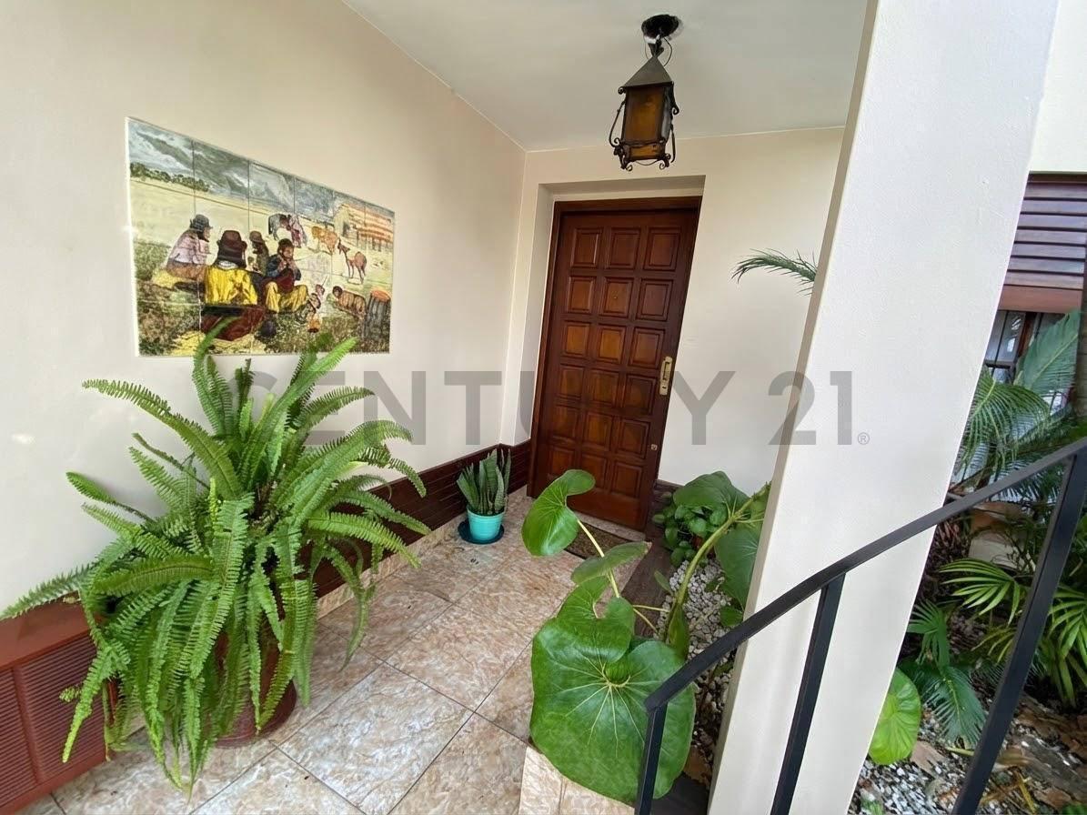 Foto de ¡OPORTUNIDAD ÚNICA! Casa 3 ambientes + 2 departamentos con renta, imagen 1