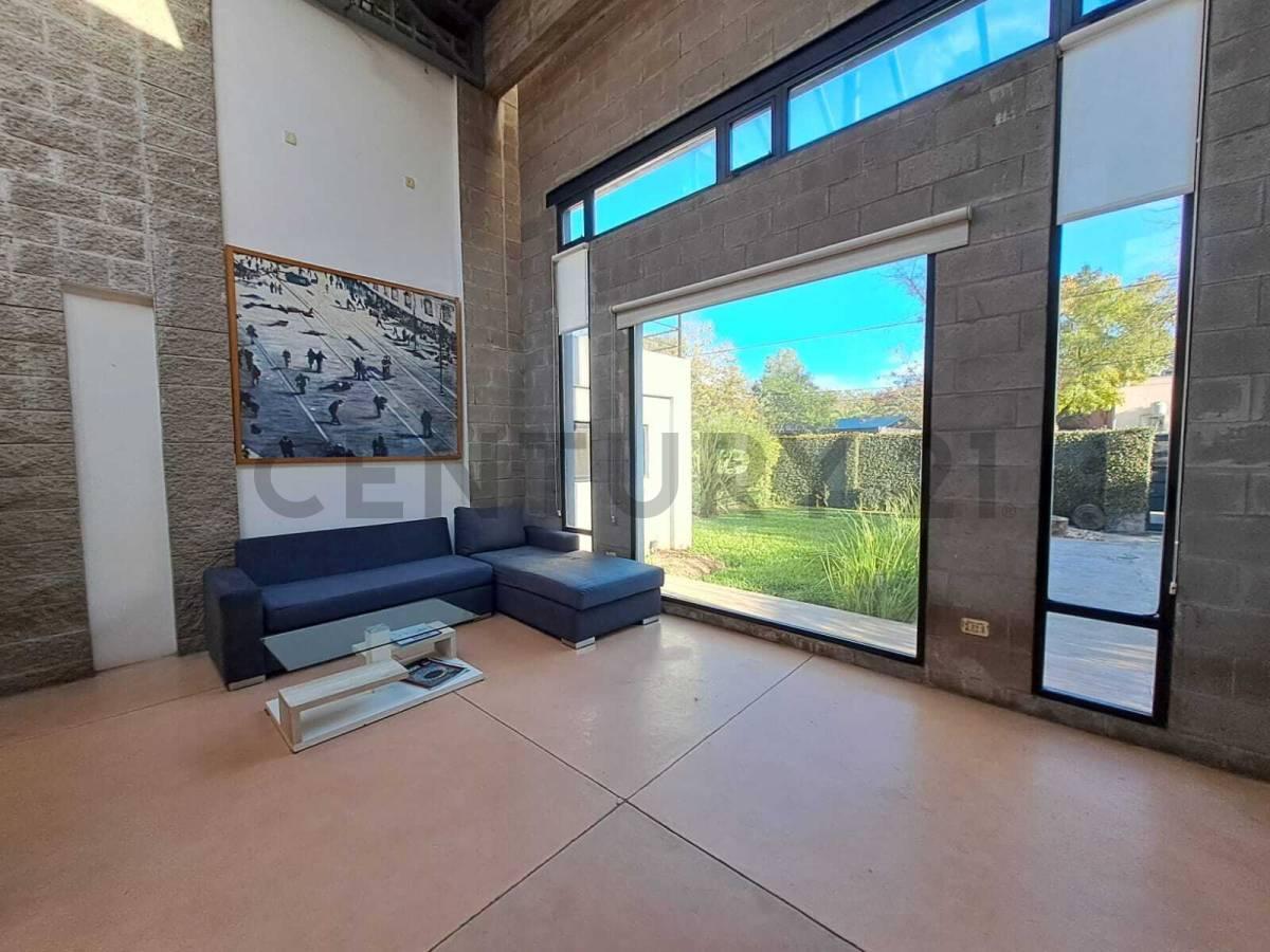 Foto de Venta Casa 5 ambientes en Villa Udaondo, Parque Leloir, imagen 1